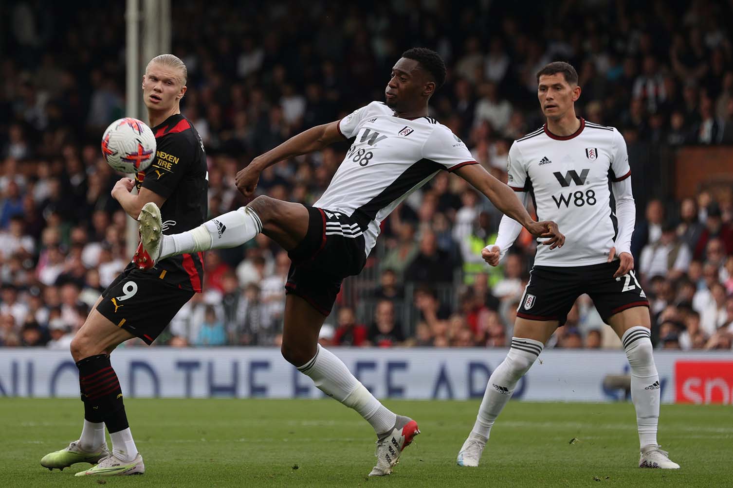 Fulham kha kho chiu tren san nha. Anh: AFP