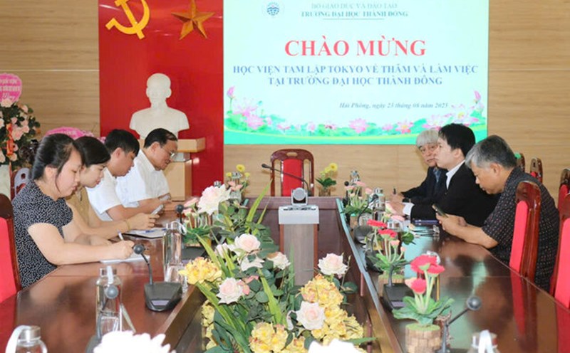 Delegates attending the working session at TDU discussed internship and study abroad programs for engineering students. Photo: Thanh Dong University