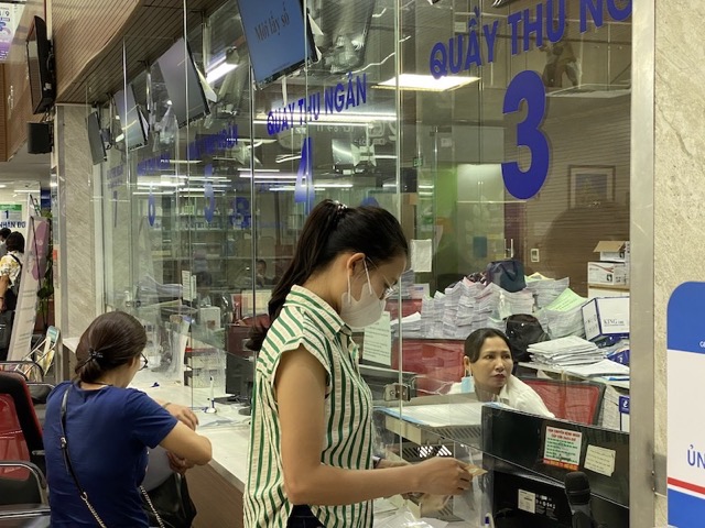Social insurance responds to the transfer of the initial registration for medical examination and treatment when merging provinces. Photo: Duc Van