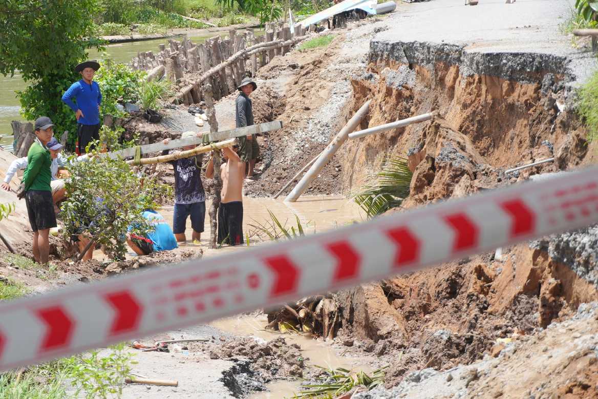 Sat lo vao rang sang ngay 13.5 tai khu vuc Long Dinh, phuong Long Hung, quan O Mon (cu), nay la phuong Thoi Long. Anh: Ta Quang