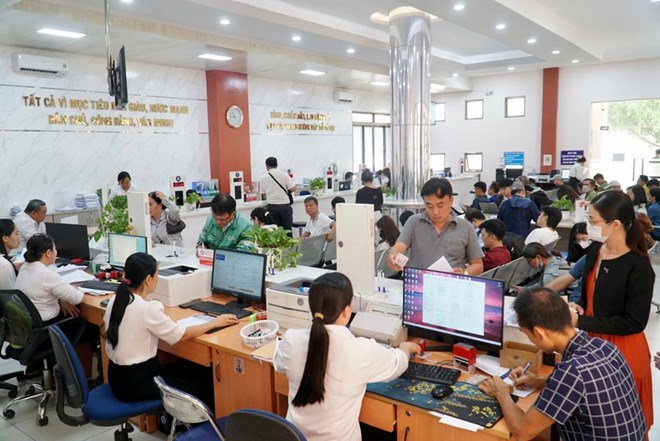 Assess the feasibility of decentralization and delegation of authority at the commune level to find solutions to overcome and remove them. Photo: Minh Tam.