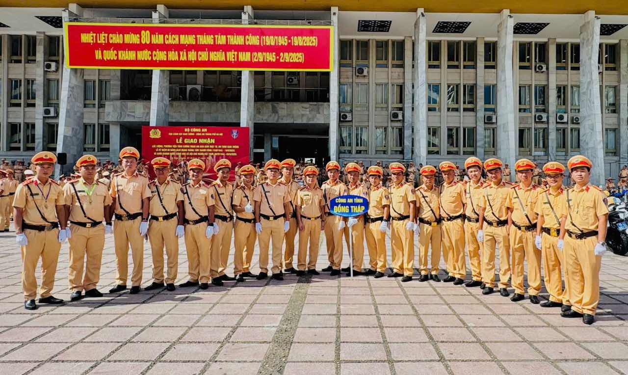 The Traffic Police of Dong Thap Province Police went to Hanoi Capital to participate in traffic regulation, ensuring security and order during the National Day holiday on September 2, 2025. Photo: Thanh Nhan