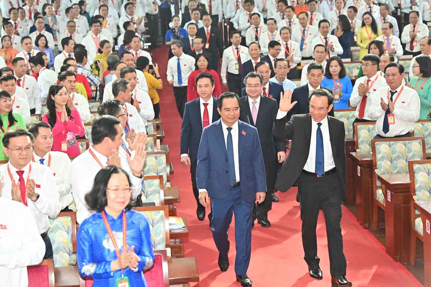 Bi thu Thanh uy TPHCM Nguyen Van Nen cung cac dai bieu du dai hoi. Anh: Viet Dung