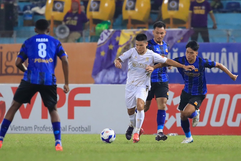 Ha Noi FC va Hoang Anh Gia Lai deu quyet tam huong den chien thang. Anh: Minh Dan