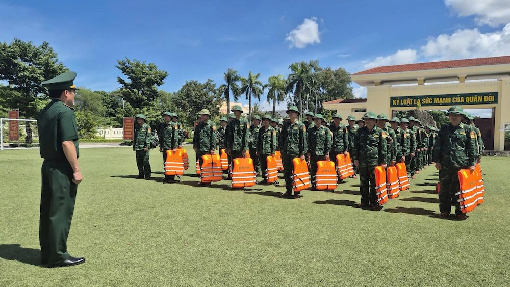 Quang Tri Border Guard departs for the South of the province to respond to storm No. 5. Photo: Quang Tri Border Guard