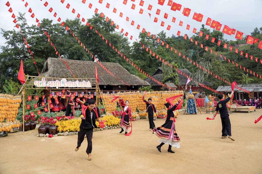 Ban May tai Sun World Fansipan Legend mang den cho du khach mot hanh trinh kham pha van hoa doc dao cua 5 dan toc H’Mong, Dao Do, Tay, Giay va Xa Pho,
