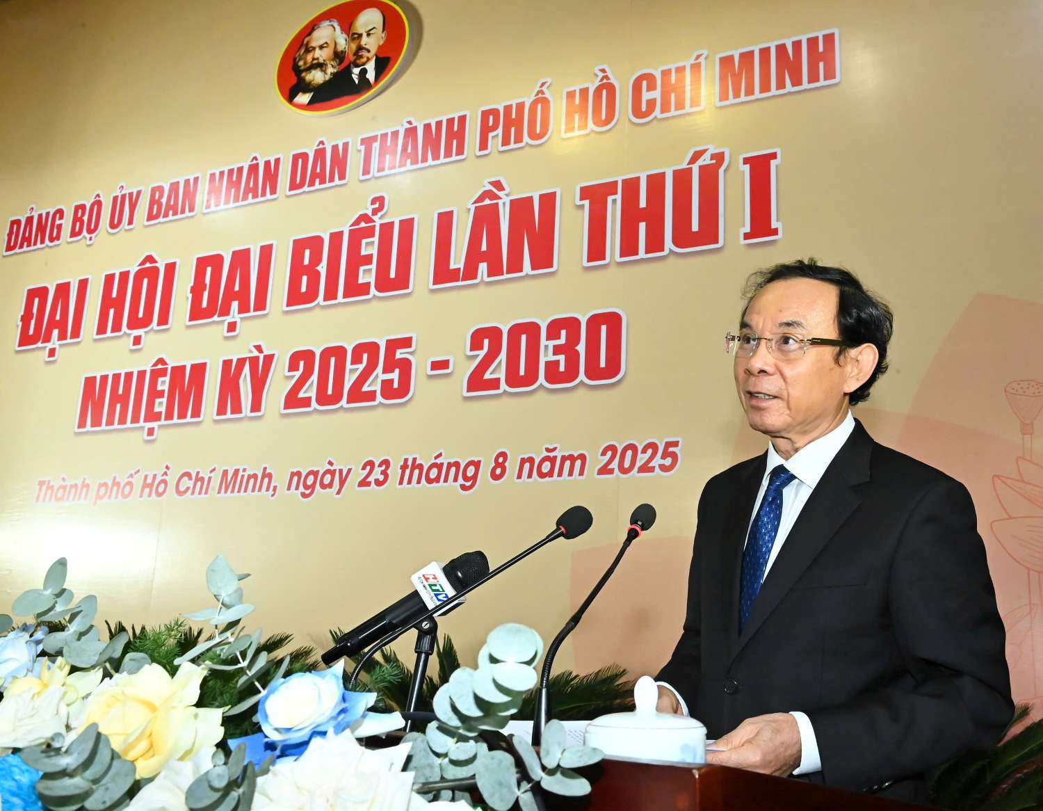 The Secretary of the Ho Chi Minh City Party Committee gave a speech directing the congress. Photo: Viet Dung
