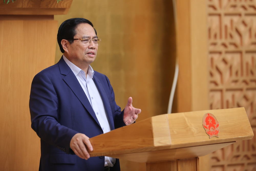 Prime Minister Pham Minh Chinh requested a final settlement and completion of payment of regimes and policies to cadres and civil servants. Photo: Nhat Bac