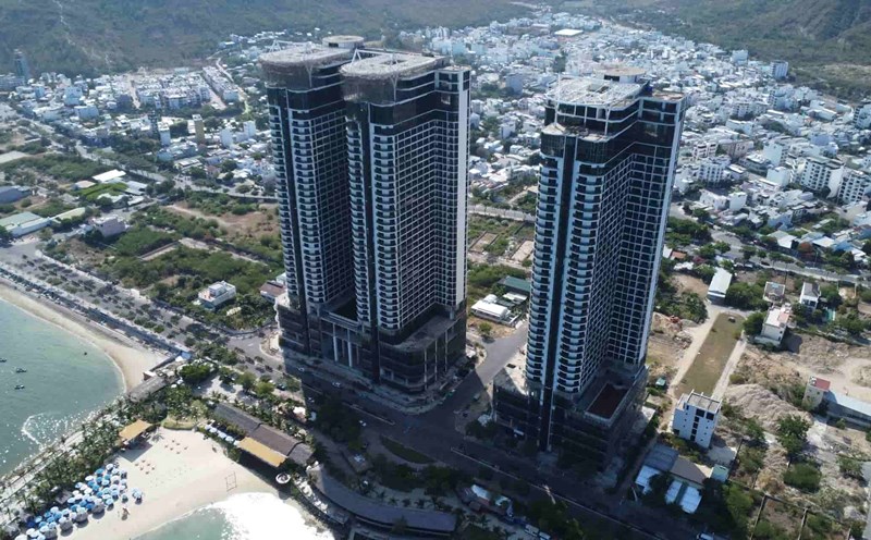 The Royal Yard Center project in Nha Trang has been abandoned for many years. Photo: Huu Long