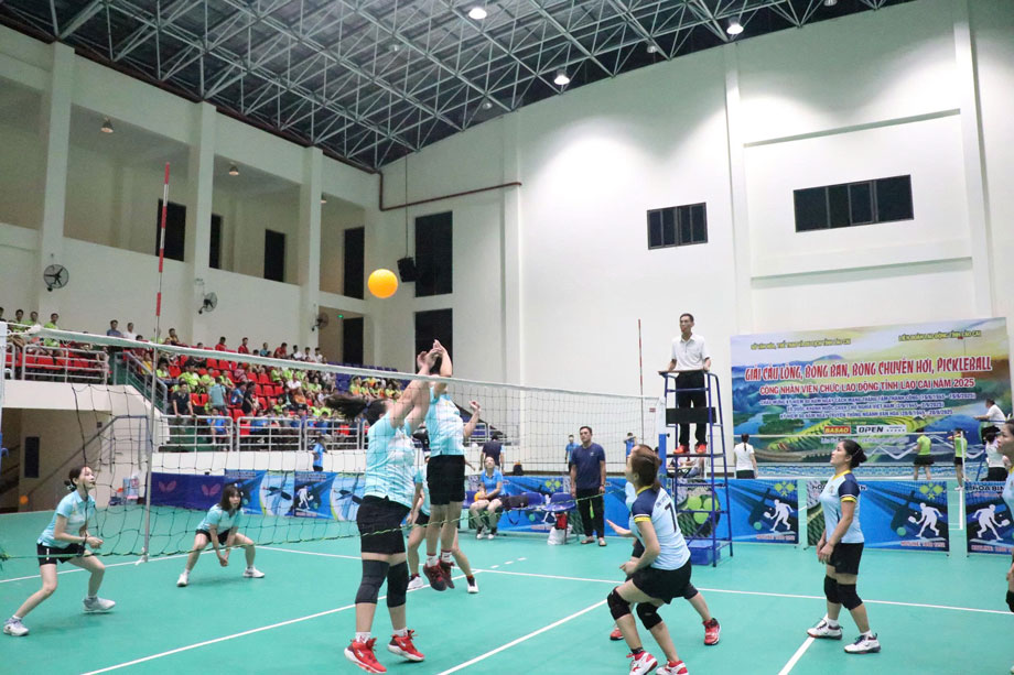 Cac tran dau da dien ra soi noi, hap dan, voi tinh than doan ket, trung thuc, cao thuong. Anh: Manh Hung