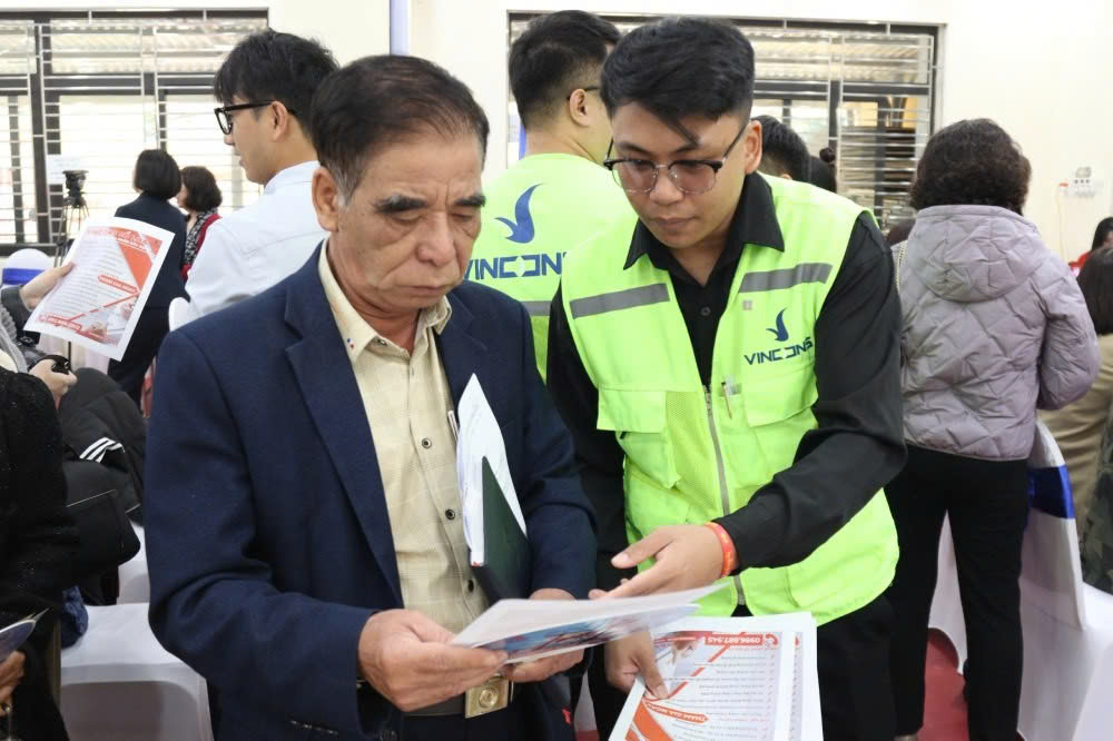 Lending capital to create jobs and issue national vocational skills certificates to the elderly opens up opportunities to carry out the "second leg" of life for the current elderly labor force. Photo: Manh Cuong