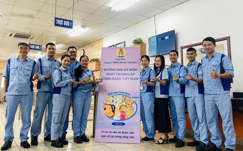 The Company's employees were excited to help participate in the Union Meal. Photo: Huong Giang