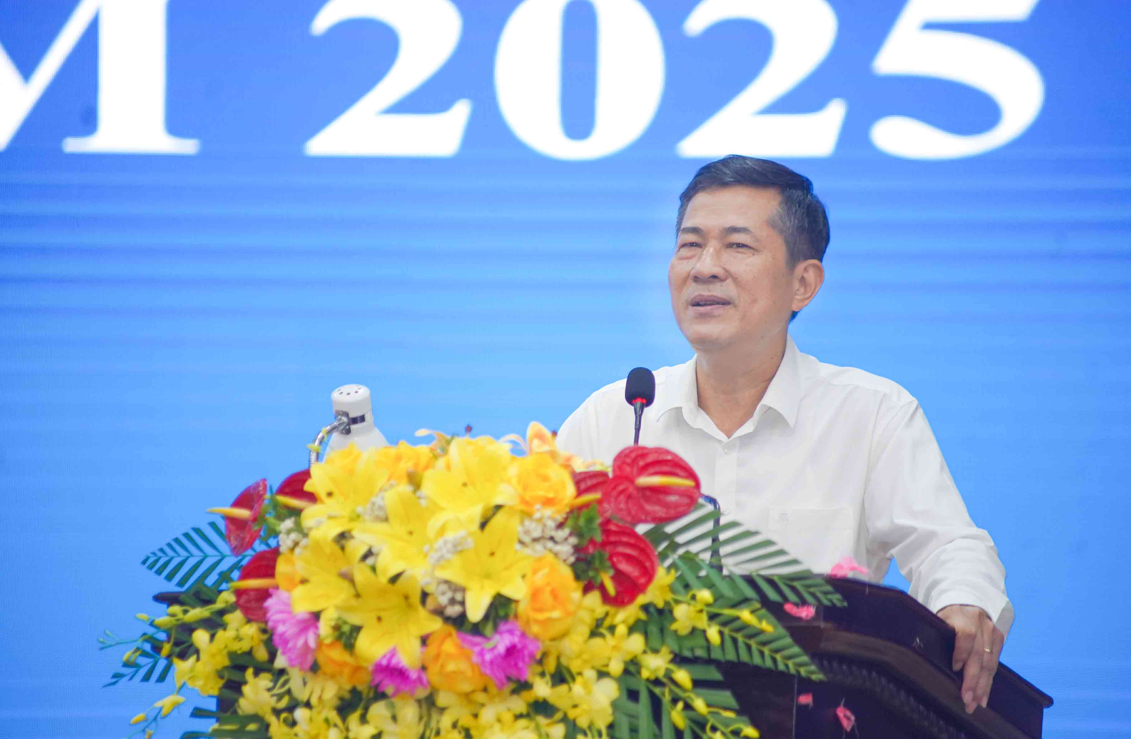 Giam doc So Giao duc va Dao tao tinh Nghe An phat bieu tai chuong trinh. Anh: Duy Chuong