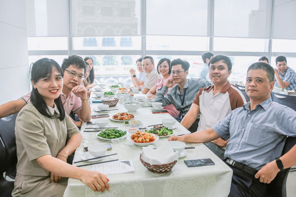 EVNICT의 노동조합 점심 식사. 사진: 반호