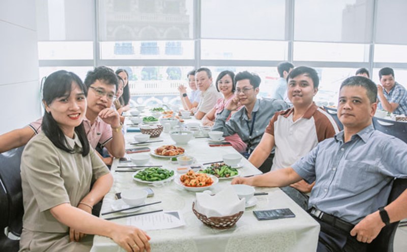 Union meal at EVNICT. Photo: Van Ho