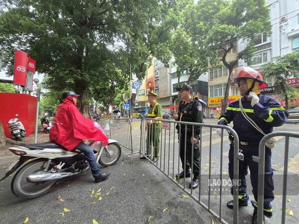 Prohibition a l'intersection de Hoe Nhai - Phan Dinh Phung (Ba Dinh Ward, Hanoi). Photo: Van Truong