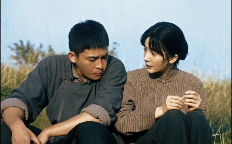 Au Hao and Duong Mich in " synh Van Tu". Photo: Producer