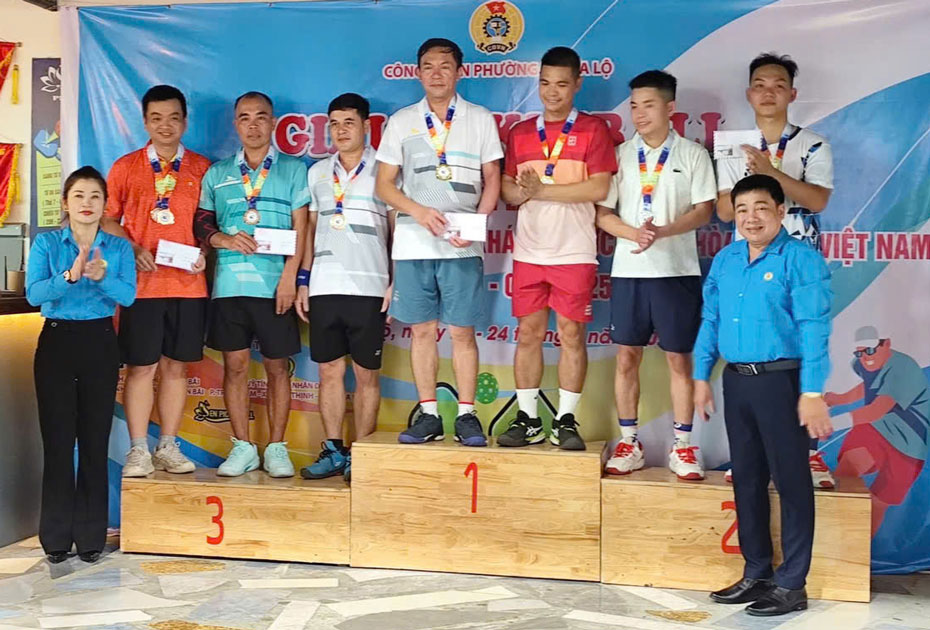 Trao giai cho cac van dong vien xuat sac. Anh: An Vi