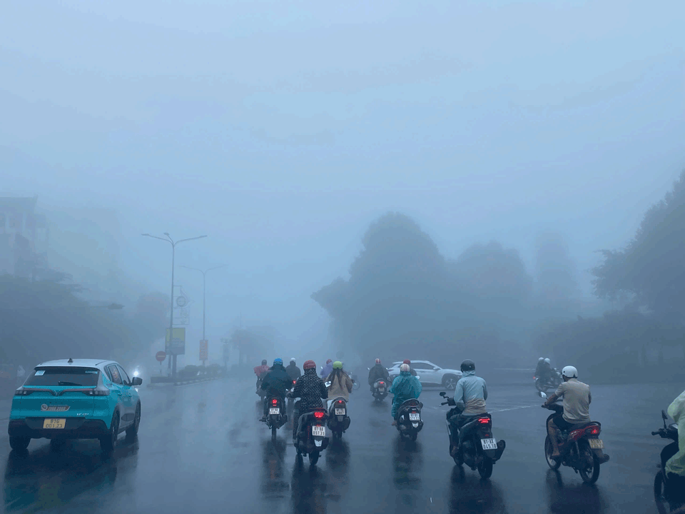 Nguoi dan luu thong giua tiet troi se lanh. Anh: Thanh Tuan 