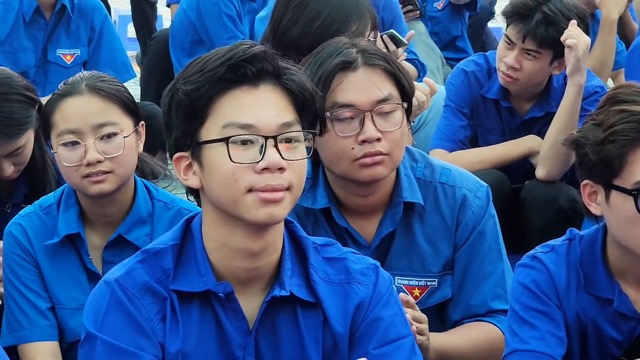 More than 300 students were advised on career orientation in the program. Photo: Xuan Hoan