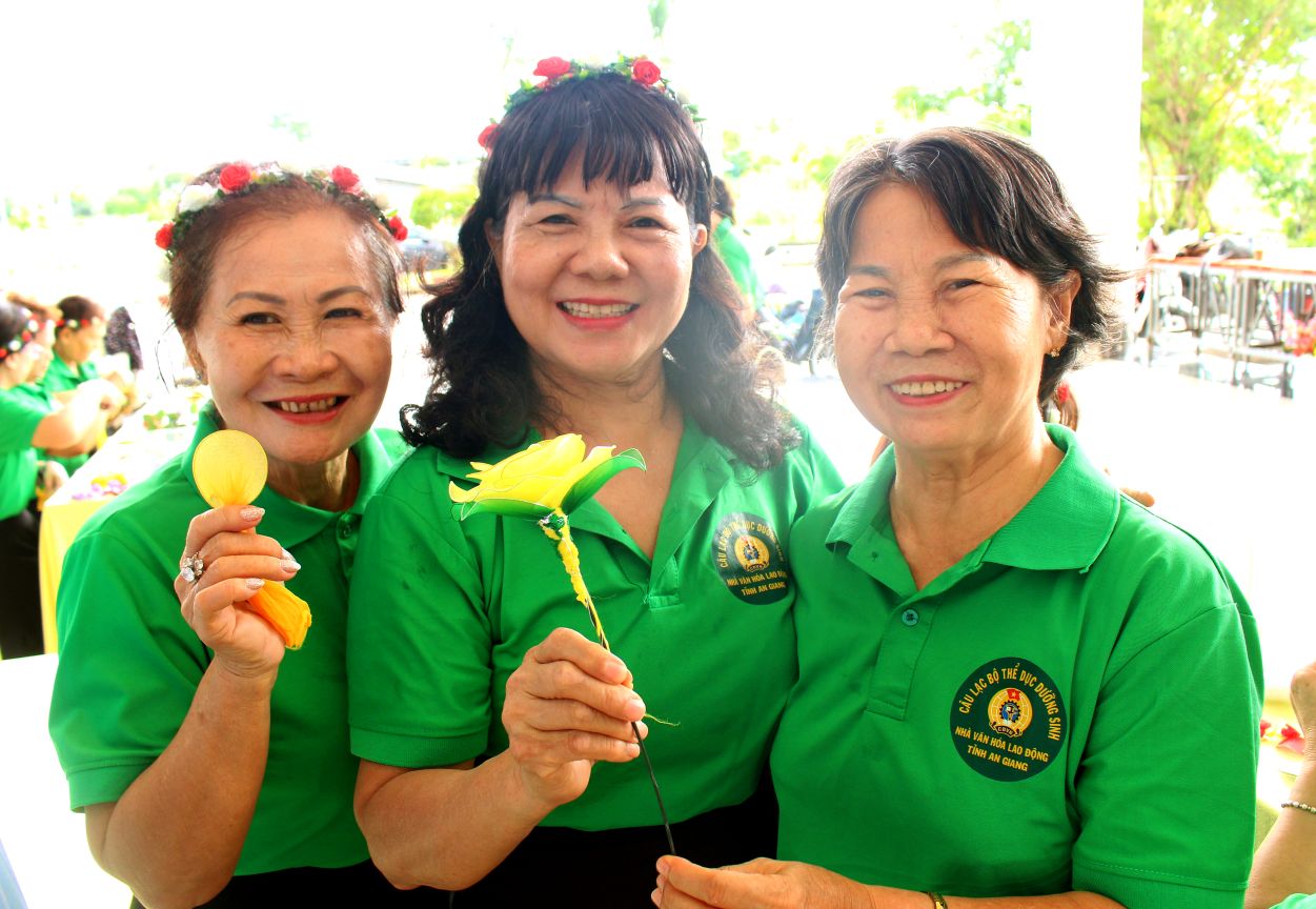 Niem vui ben nhung canh hoa vua hoan thanh. Anh: Lam Dien