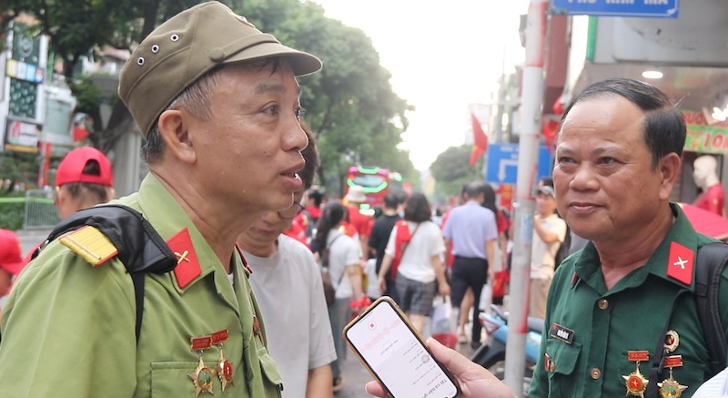 De Vung Tau en direction de la capitale en attendant de voir les repetitions de defiles militaires et de defiles. Photo : Nguyen Linh
