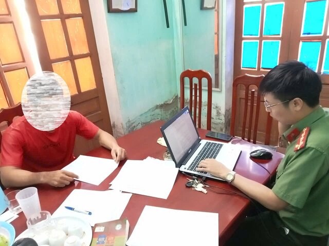 Xử lý người đàn ông chia sẻ video sai sự thật ở Hưng Yên Xử lý người đàn ông chia sẻ video sai sự thật ở Hưng Yên