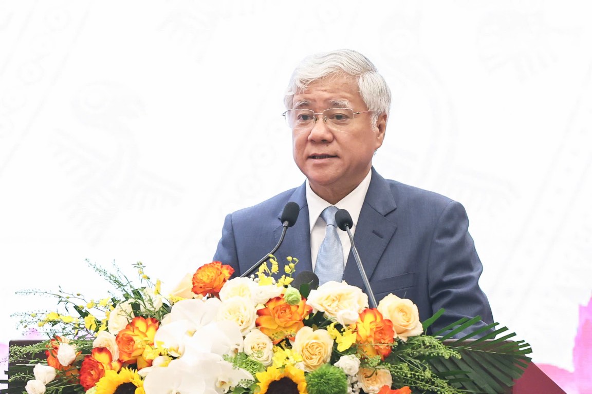 El Presidente del Comite Central del Frente de la Patria de Vietnam Do Van Chien hablo en la reunion enfatizando que la gran unidad es una tradicion extremadamente valiosa de la nacion. Foto: Quang Vinh