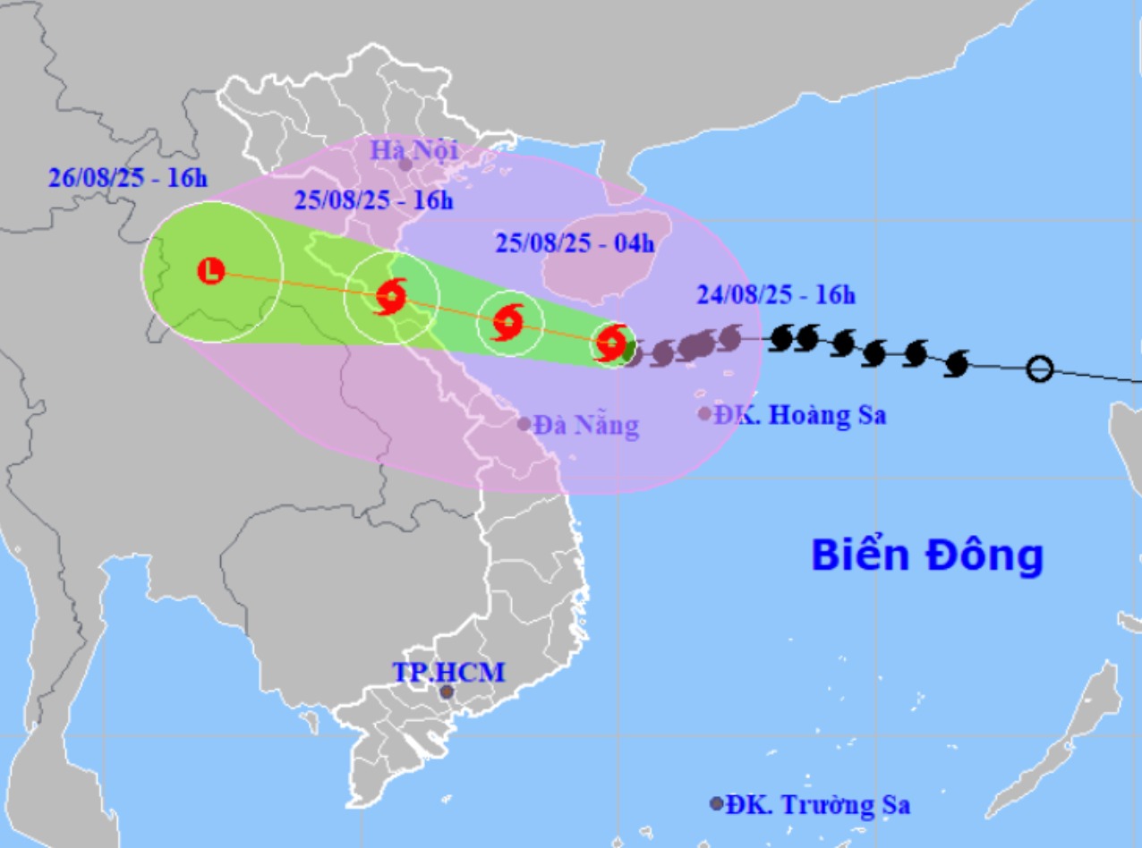 Duong di cua bao so 5 hoi 17 gio ngay 24.8. Anh: Trung tam Du bao Khi tuong Thuy van Quoc gia