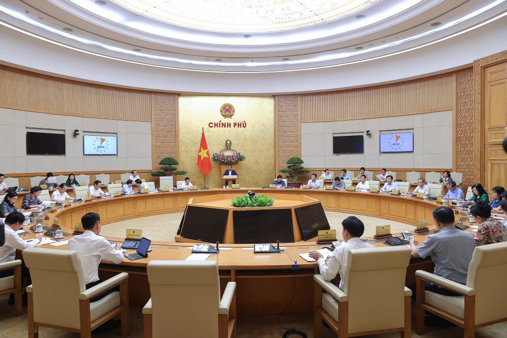Prime Minister Pham Minh Chinh chaired a Government meeting on law-making in July 2025. Photo: Nhat Bac