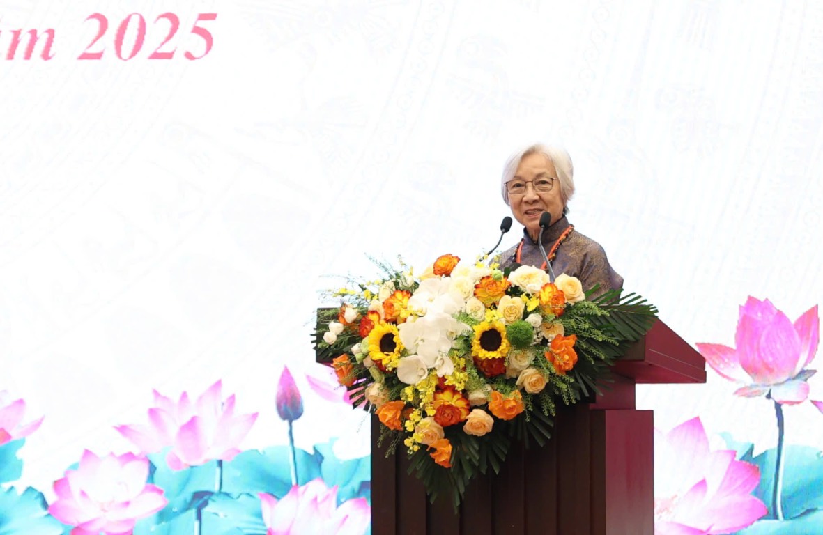 르엉 박 번 박사는 해외 베트남 과학자 지식인 기업가 팀이 국가의 획기적인 발전에 기여하는 중요한 자원이 될 것이라고 믿습니다. 사진: 바오 한