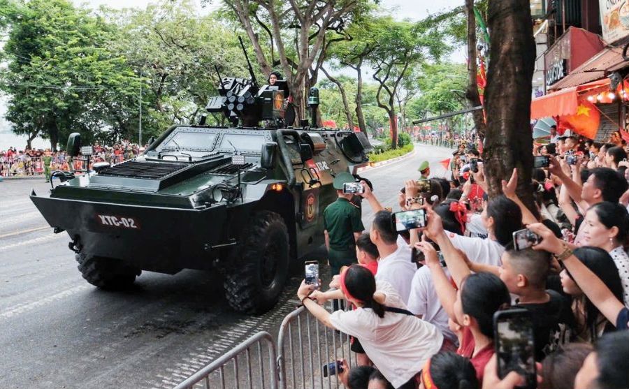 List of 40 locations for free food and necessities when watching parades. Photo: To The