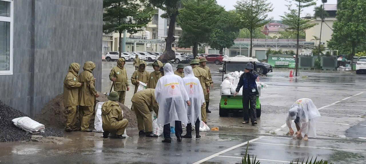 Storm No. 5 is approaching, the Ministry of Health has put 12 provinces and cities in a state of emergency. Photo: Thanh Duong