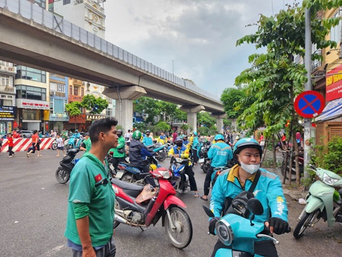 Lai xe om cung thua co tang gia. Anh: Minh Hanh