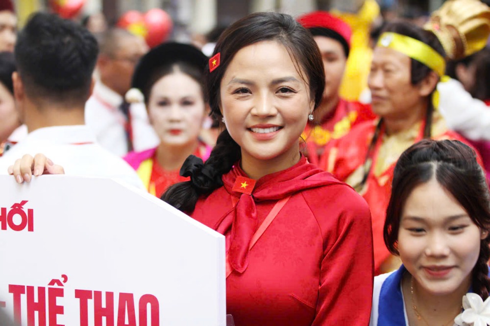 Dien vien Thu Quynh cam bien khoi Van hoa - The thao. Anh: Le Tuyen