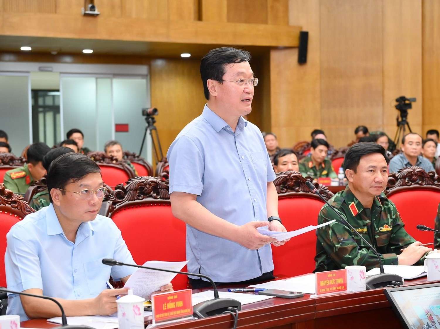 Bi thu Tinh uy Nghe An Nguyen Duc Trung bao cao nhanh cong tac trien khai ung pho bao so 5. Anh: Thanh Cuong