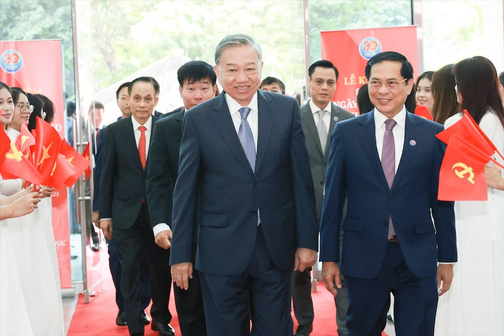 General Secretary To Lam attended the 80th anniversary of the founding of the Vietnamese diplomatic sector on the morning of August 25. Photo: Hai Nguyen