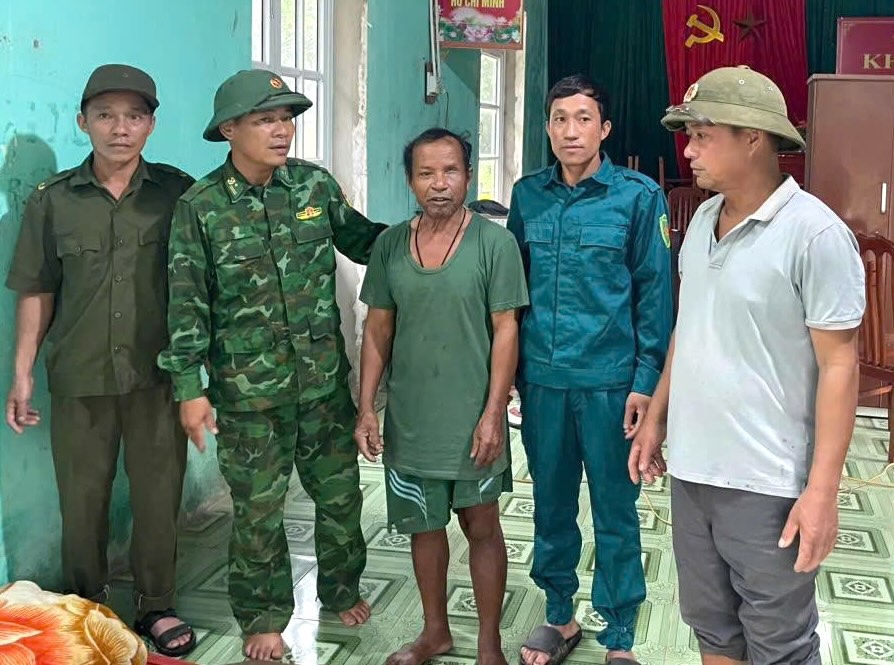 So tan nguoi dan den noi an toan. Anh: Bo doi Bien phong