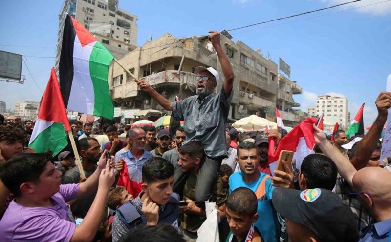 Palestinians participate in a protest demanding an end to the conflict with Israel and calling for civil protection in Gaza city, August 21, 2025. Photo: Xinhua