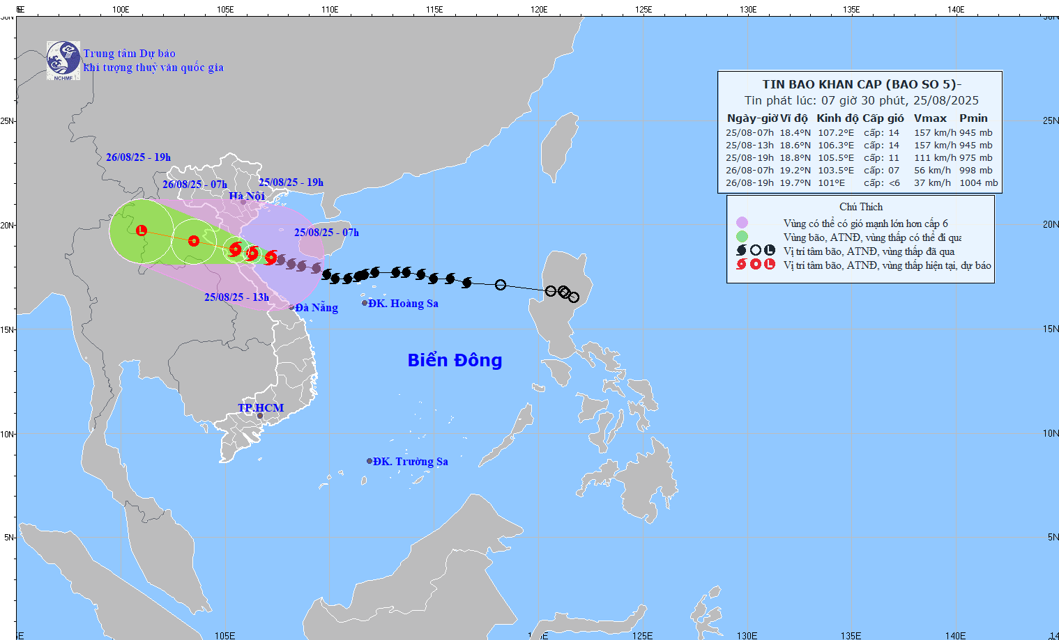 Cap nhat vi tri va duong di cua bao so 5 hoi 7 gio 30 ngay 25.8. Nguon: Trung tam Du bao Khi tuong Thuy van Quoc gia