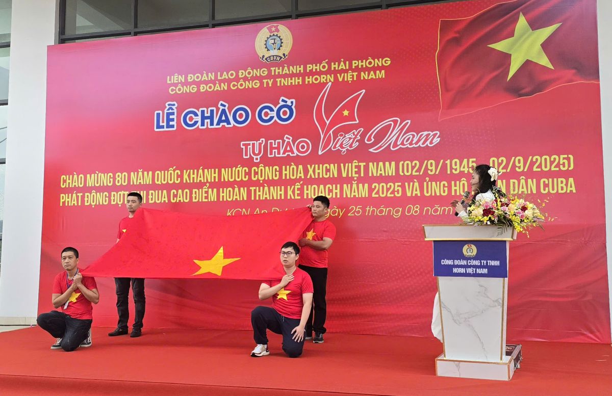 Le chao co dien ra trong khong khi trang nghiem, huong toi ki niem 80 nam Quoc khanh 2.9. Ảnh: Mai Dung