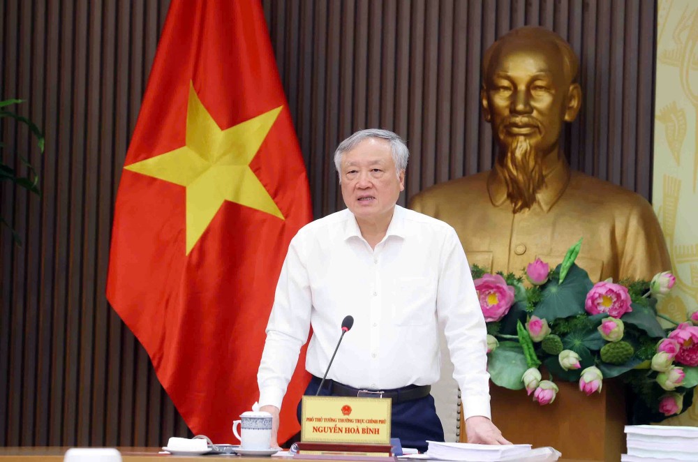 Deputy Prime Minister Nguyen Hoa Binh emphasized that the review of records and lists of amnesty requests is very humane but must also be very accurate. Photo: Dinh Hai
