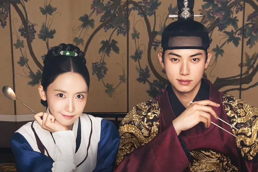 YoonA and her co-star. Photo: Producer/Net Netflix