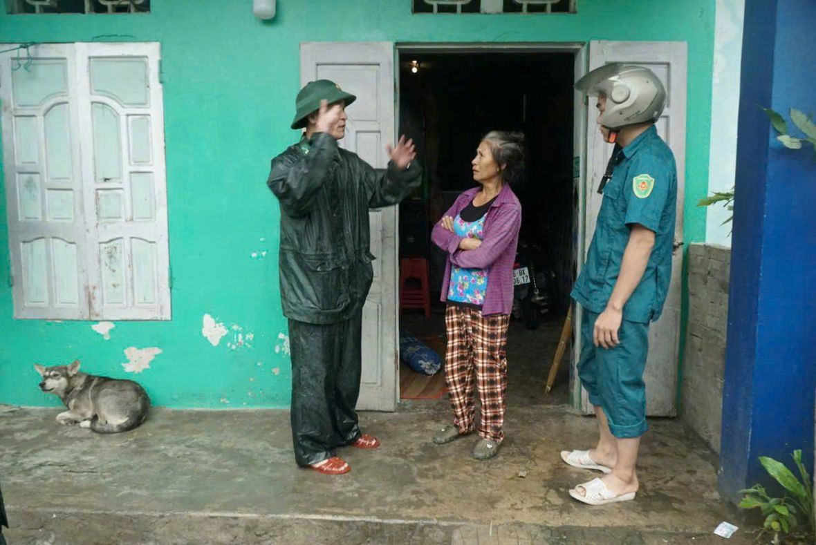 Tuyen truyen, van dong nguoi dan chang chong nha cua, di doi den noi an toan. Anh: Quach Du