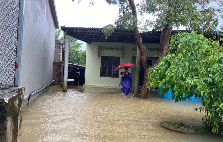 Nuoc ngap vao nha dan. Anh: Cong Sang