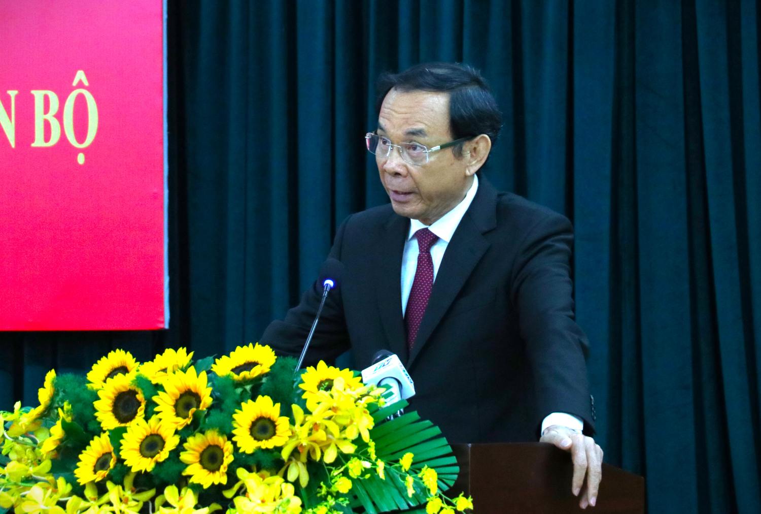 Mr. Nguyen Van Nen spoke at the ceremony to announce the decision on the staff. Photo: Minh Quan
