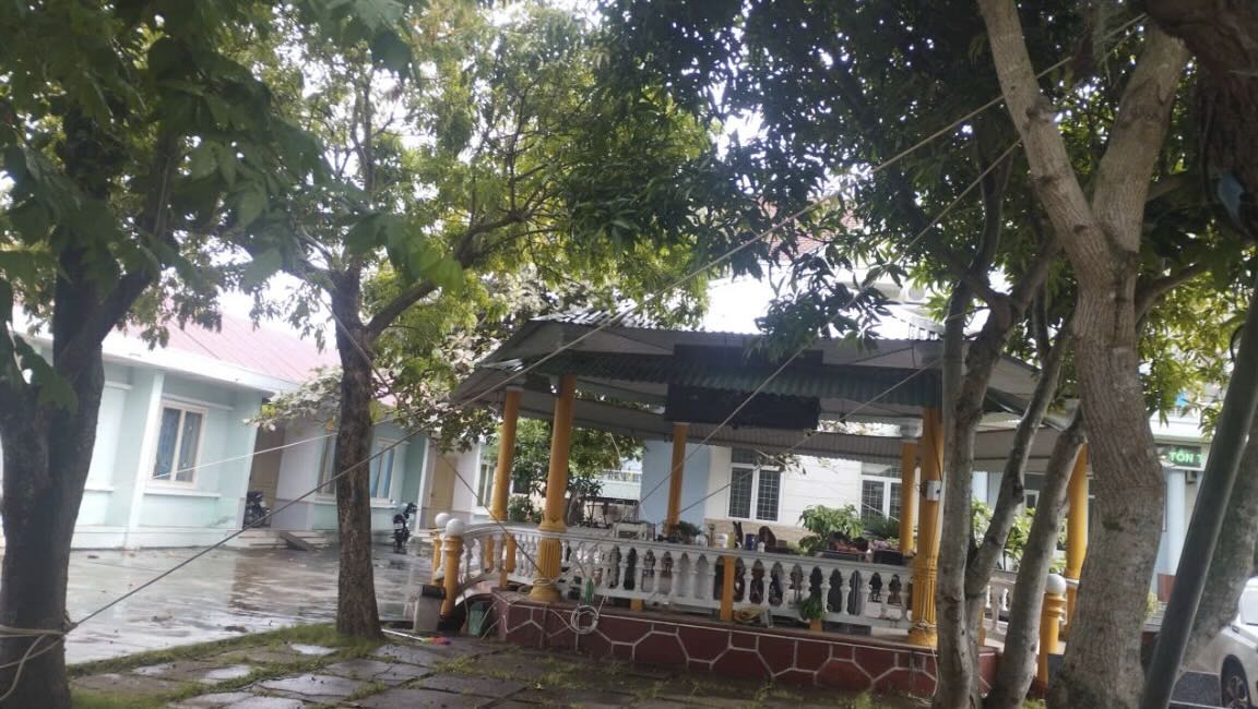 Cong nhan To QLVH DZ Ba Don (Doi TTD Quang Tri) chang neo tai tru so don vi. Anh: