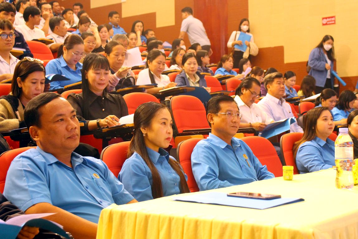 Hoi nghi tap huan nghiep vu cong tac Cong doan nam 2025 tinh An Giang sau sap nhap tinh thu hut tren 300 dai bieu tai dia ban tinh An Giang cu. Anh:  Lam Dien 