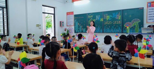 Ngay tuu truong sang 25.8 tai Truong Tieu hoc Nhi Chau, phuong Hai Duong. Anh: Quoc Tung 