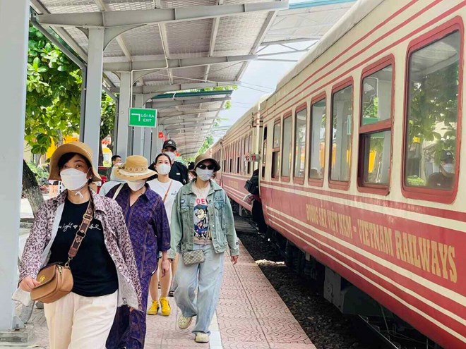 Railway increases Hanoi - Hai Phong route. Photo: VNR